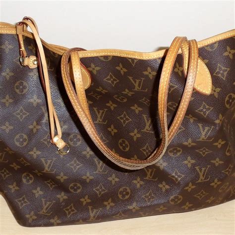 louis vuitton caught selling fake bags in their own store|louis vuitton bag scam.